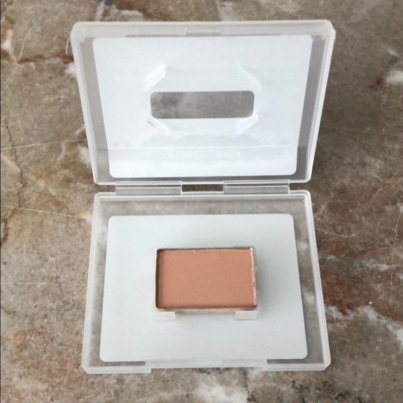 NIB Mary Kay Silky Caramel Mineral Eye Color Eyeshadow - Picture 2 of 3